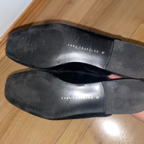 ZARA Trafaluc BLACK VELVET Mules Flats w GOLD SPIDER - Picture 3 of 10